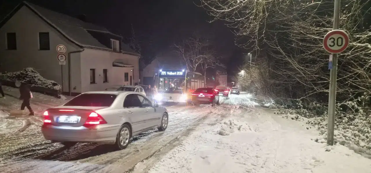 Almanya donuyor: Ağır kış şartları nedeniyle ülkede olağanüstü hal ilan edildi 11