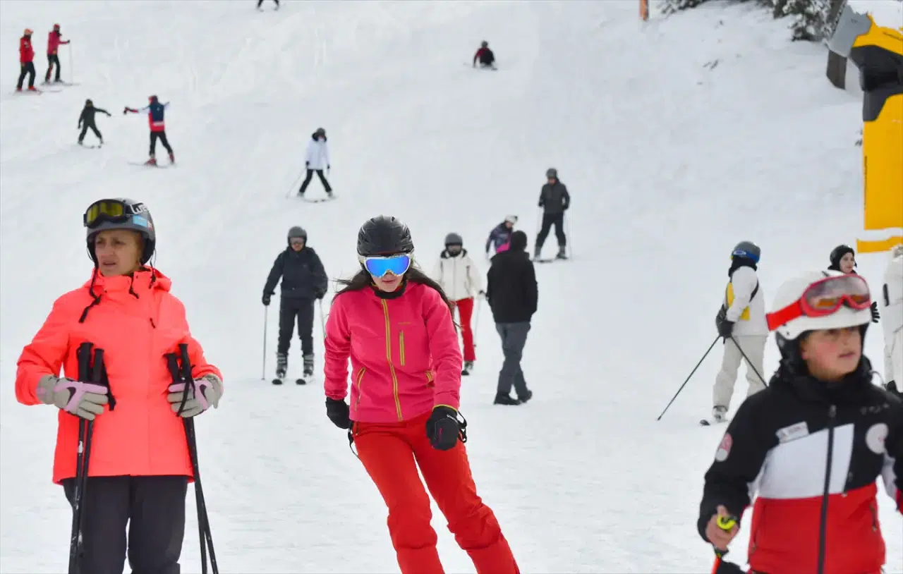Sömestir tatili kayak merkezlerine yaradı, Sarıkamış’ta oteller tamamen doldu 4