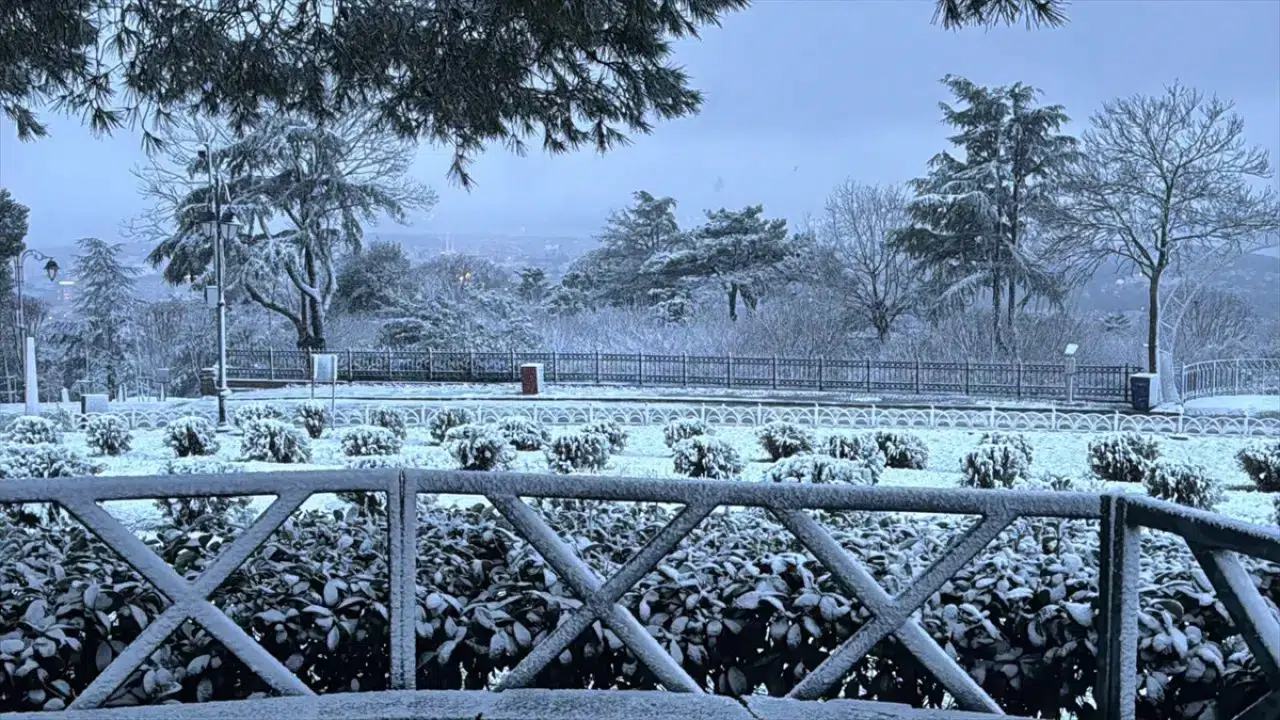 İstanbul'da kar yağışı başladı 1
