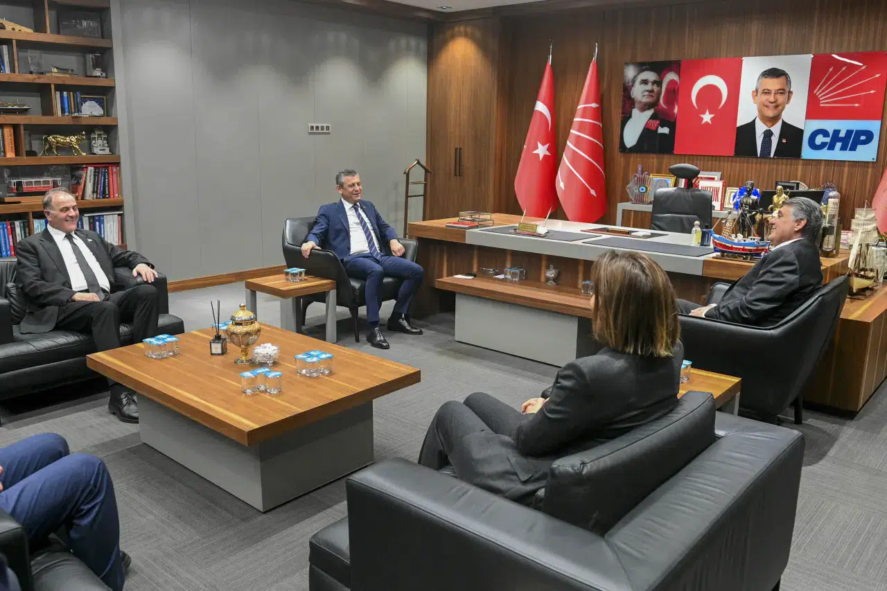 Beşiktaş Başkanı Serdal Adalı, CHP Lideri Özgür Özel’i ziyaret etti 4