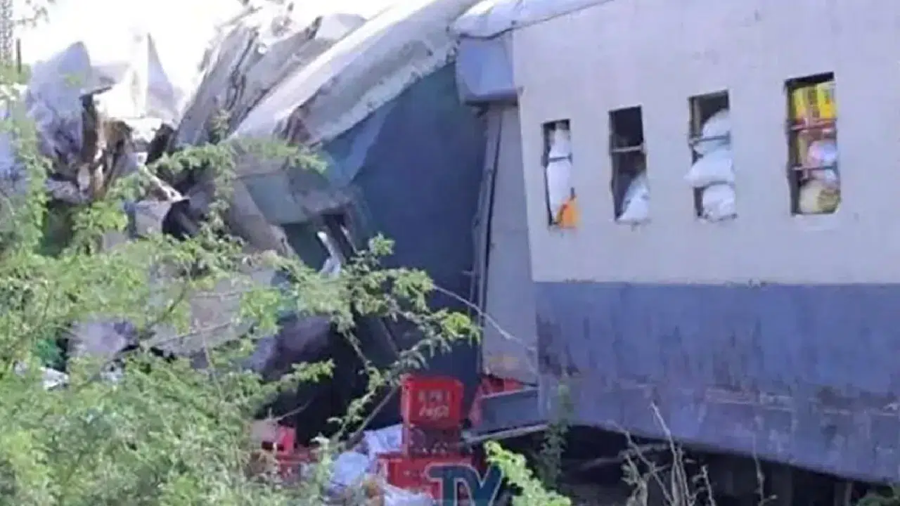 Etiyopya’da yolcu treni kazası: 15 ölü, 29 yaralı