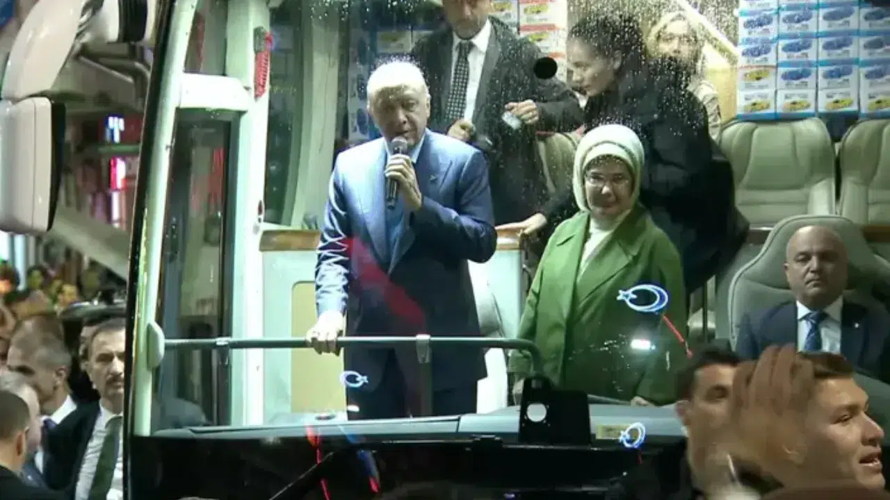 Erdoğan Rize’de felaket bölgelerini inceledi: Heyelanları göreceğiz, burayı daha güzel yapacağız