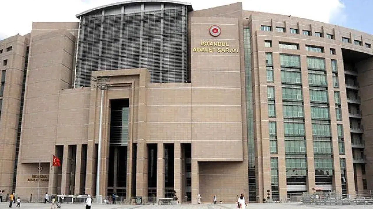 Casusluk soruşturması siyaseti kilitledi: CHP otobüsünün önü kesildi, adliye önünde miting hazırlığı