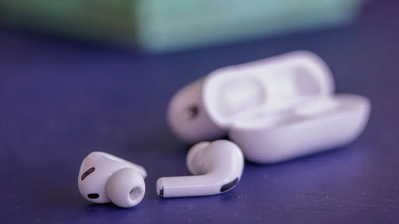 Apple’dan hareketle kontrol edilebilen kameralı AirPods Pro geliyor