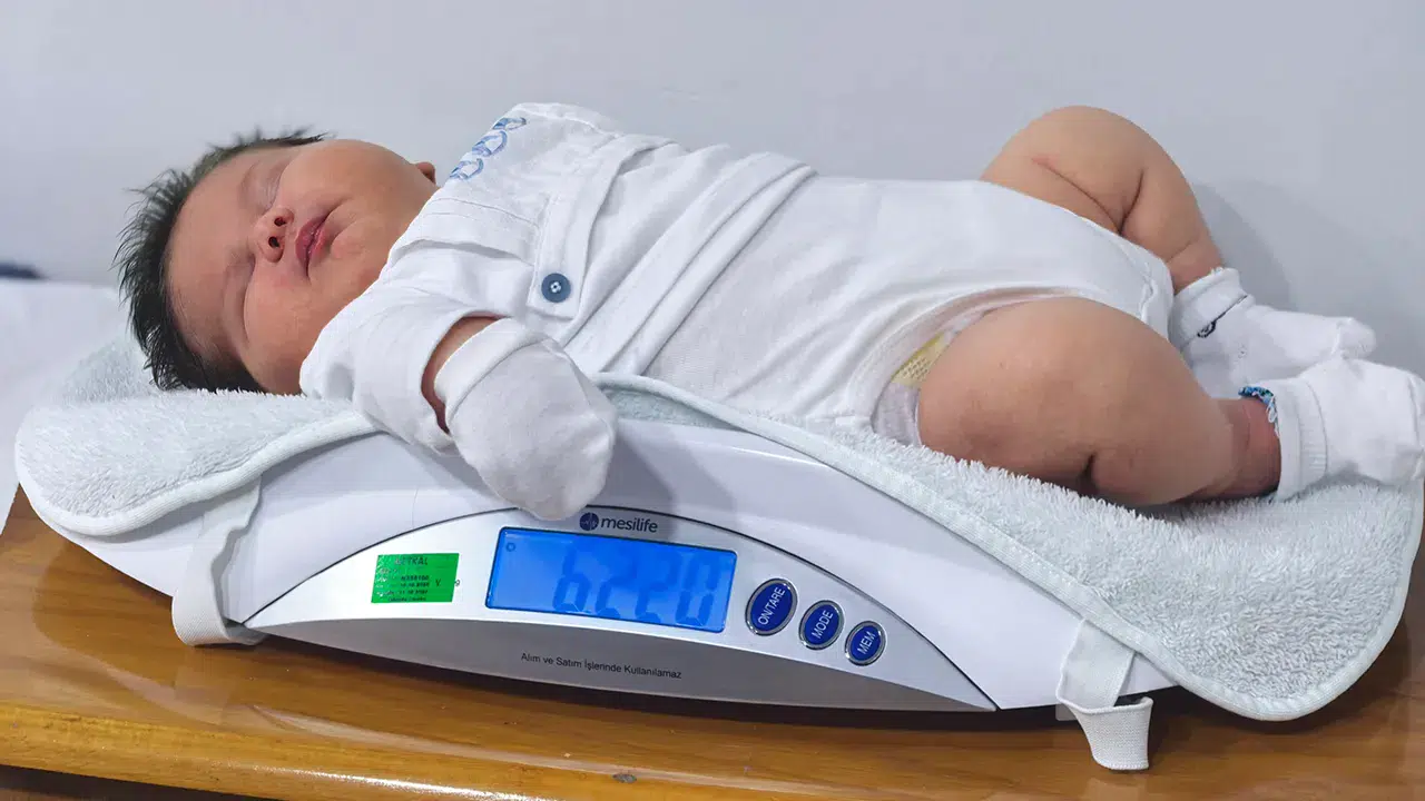 Bursa'da 6 kilo 150 gram ağırlığıyla dünyaya gelen Ali Atilla bebek son yılların en büyük bebeği oldu