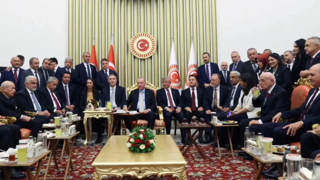 Özgür Özel’den Cumhurbaşkanı Erdoğan ile görüşme eleştirilerine yanıt