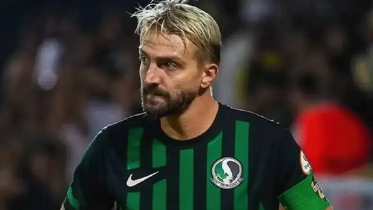 Sakaryaspor'da Caner Erkin ve Burak Altıparmak takıma geri döndü