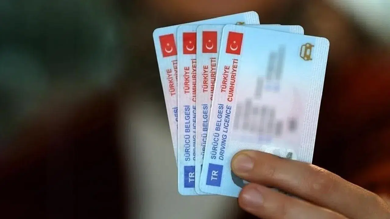 Ehliyet yenilemede kritik uyarı: 2 milyon sürücü süreyi kaçırmak üzere!