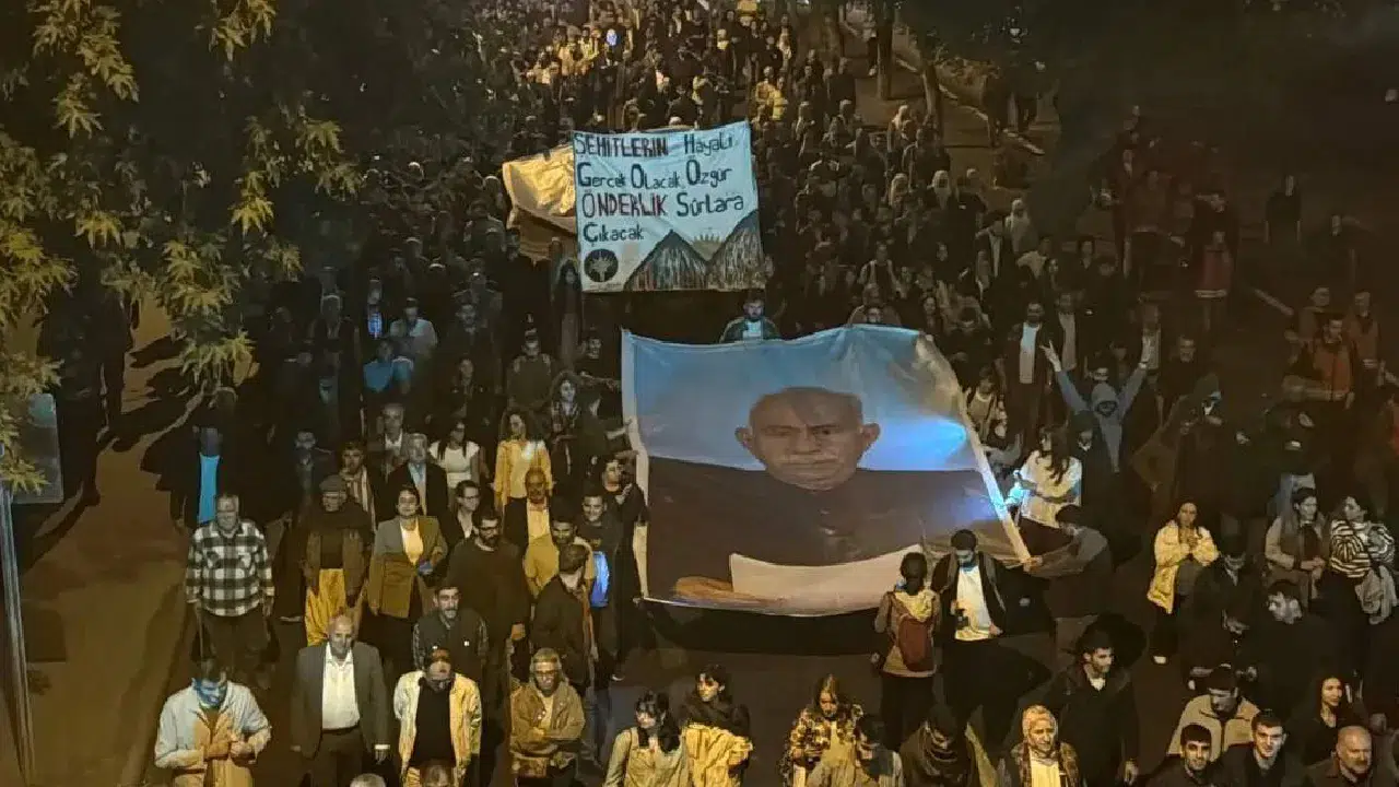 Diyarbakır'da DEM Parti yürüyüşüne polis müdahalesi