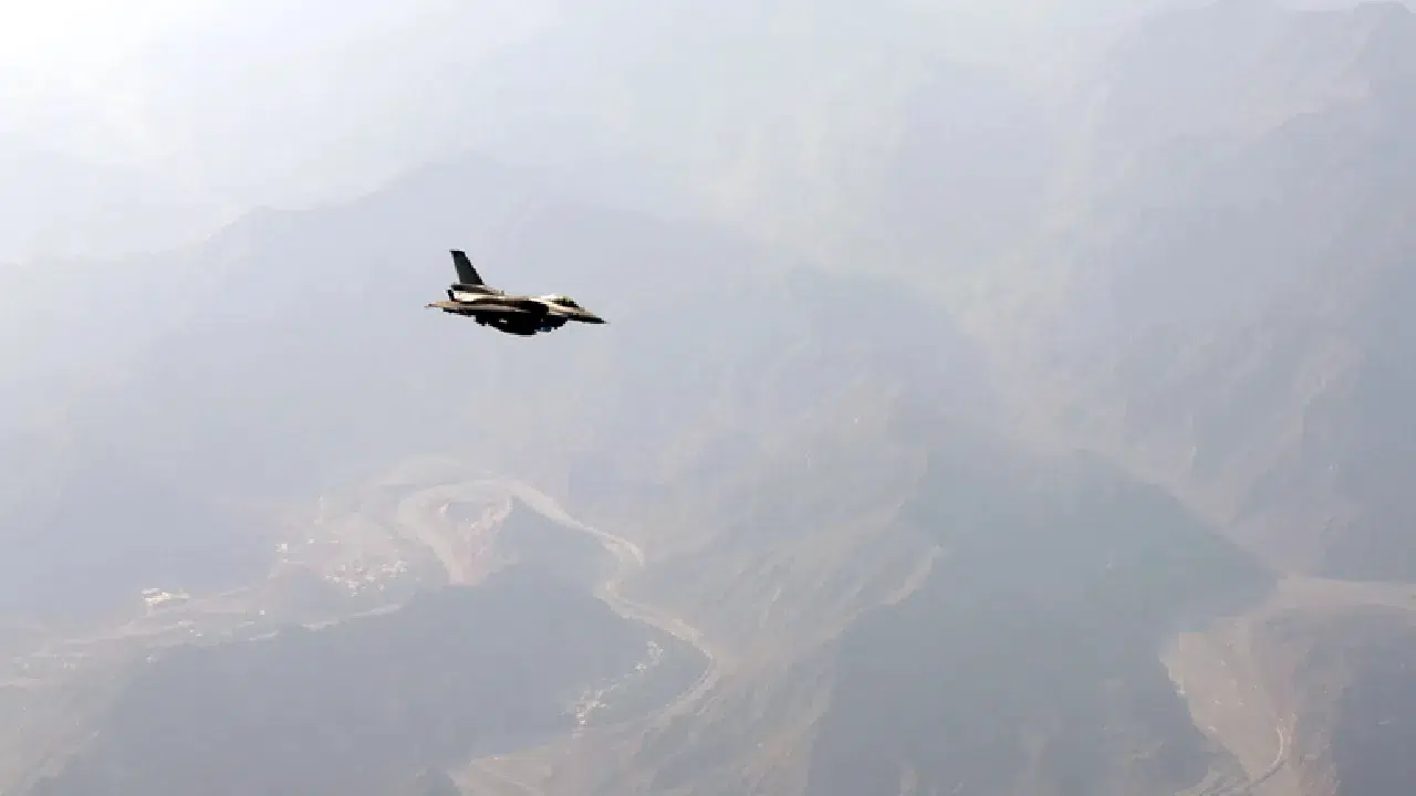 Cumhurbaşkanı Erdoğan Umman’da törenle karşılandı: Uçaklara savaş jetleri eşlik etti