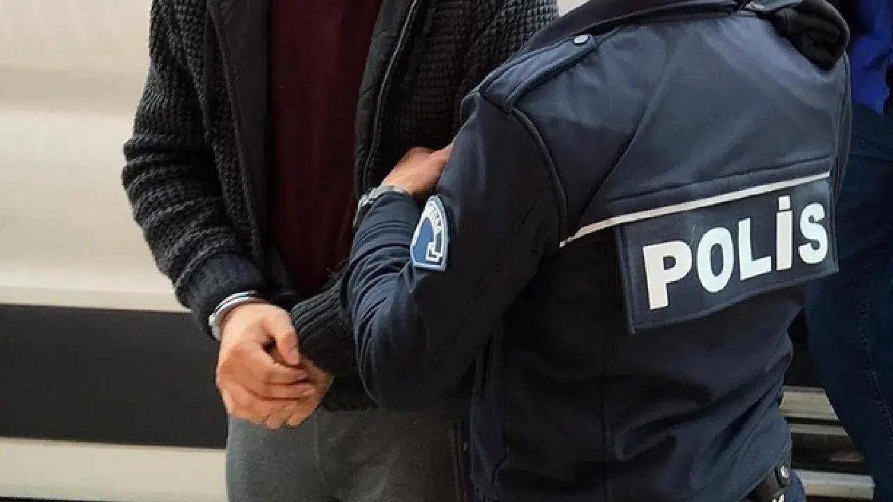Alkollü sürücü polise saldırdı: 3 kişi tutuklandı