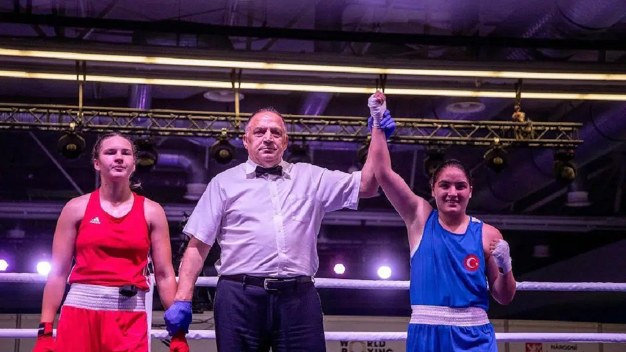 Yağmur Teke Avrupa’da tek koluyla tarih yazdı!