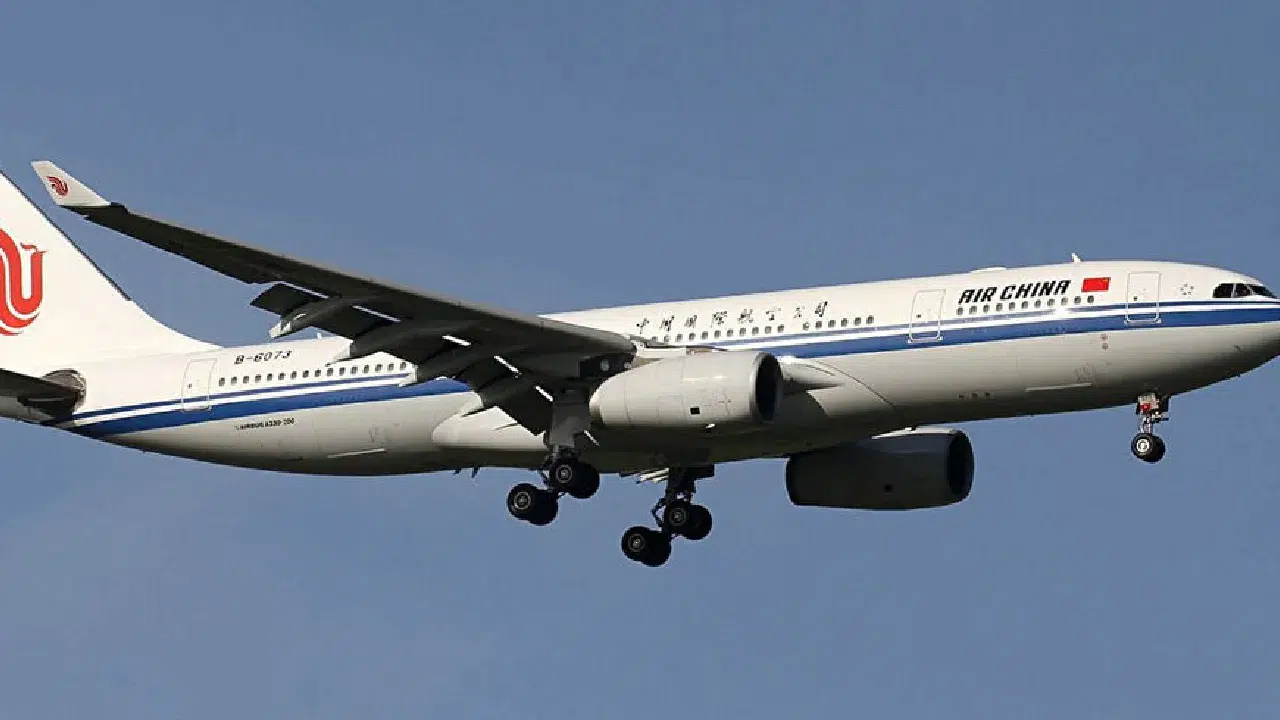 Air China uçağında havada yangın paniği: Lityum pil alev aldı