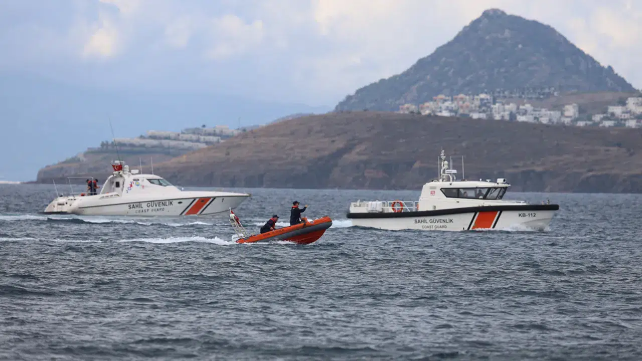 Bodrum açıklarında kaçak göçmenleri taşıyan bot battı: 14 kişi hayatını kaybetti