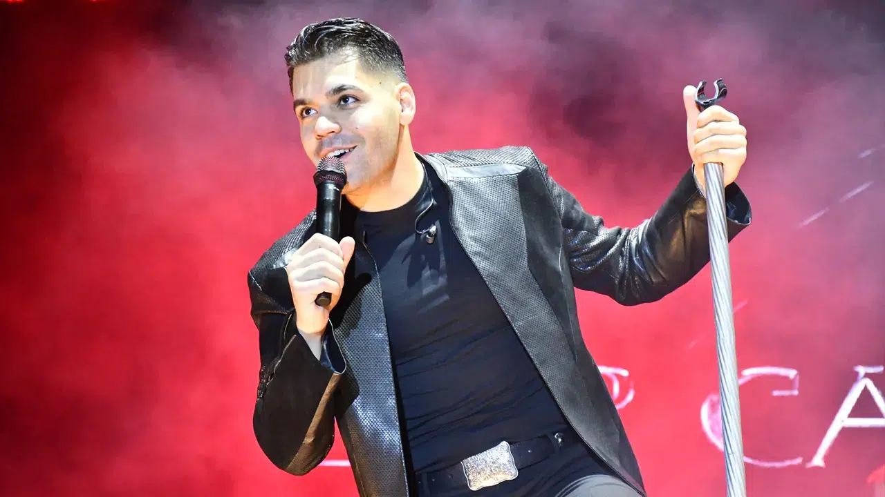 Emircan İğrek'ten konserde "Ekrem İmamoğlu'na özgürlük bekledik" çıkışı