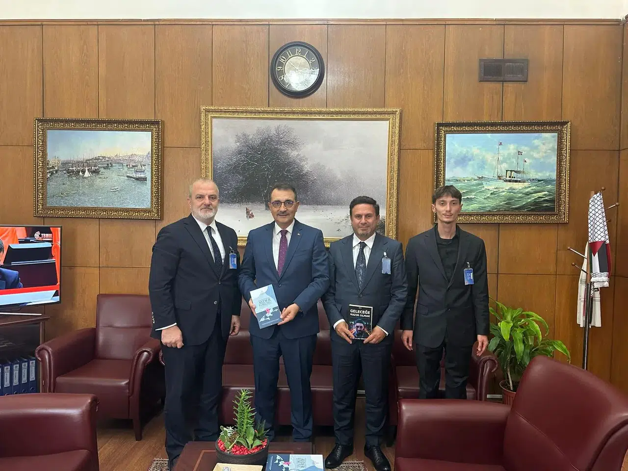 TÜMBİAD ve AYDER FORUM Heyeti önceki dönem Enerji Bakanı Fatih Dönmez'i ziyaret etti