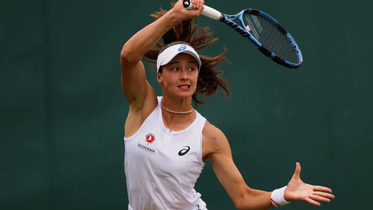 Milli tenisçi Zeynep Sönmez, Chennai WTA 250 turnuvasında ikinci tura yükseldi