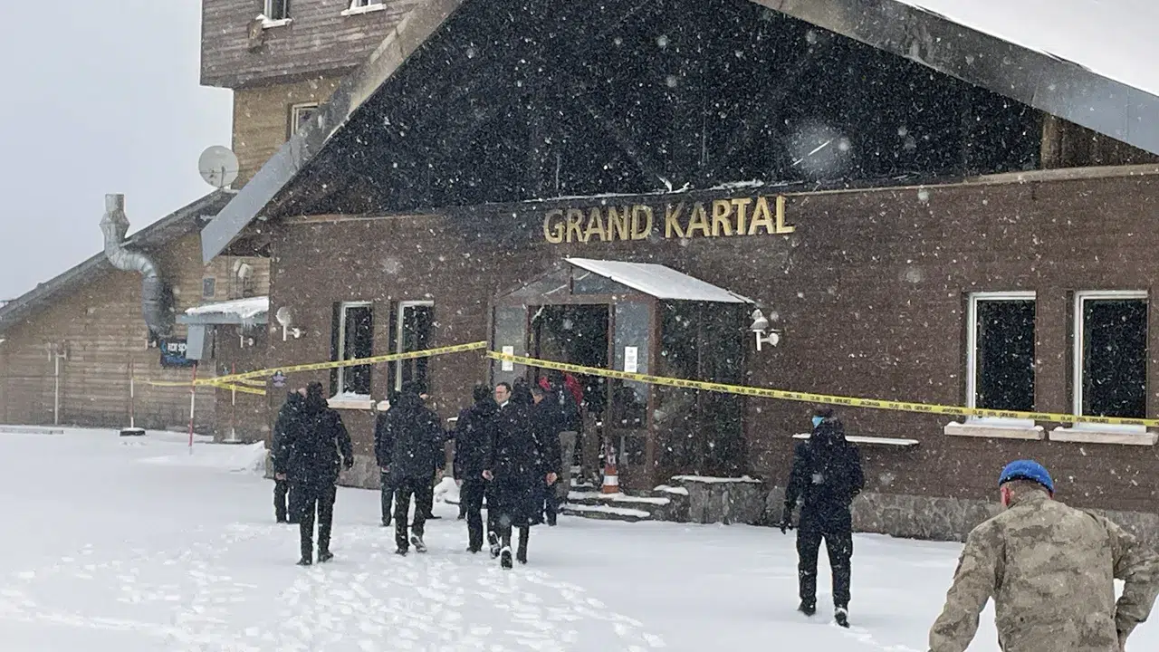 Grand Kartal Otel yangını davasında karar açıklandı: Otel sahibi dahil 11 sanığa ağırlaştırılmış müebbet hapis cezası verildi