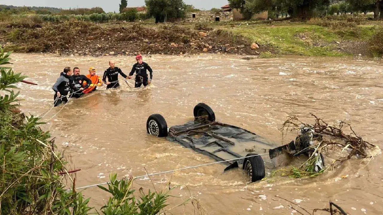 İzmir'de sağanak etkili oldu: 1 kişi kayıp!