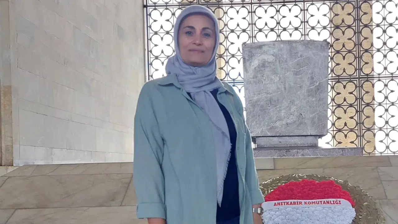 CHP Aksu Kadın Kolları Başkanı Menzil Çakmak görevinden istifa etti