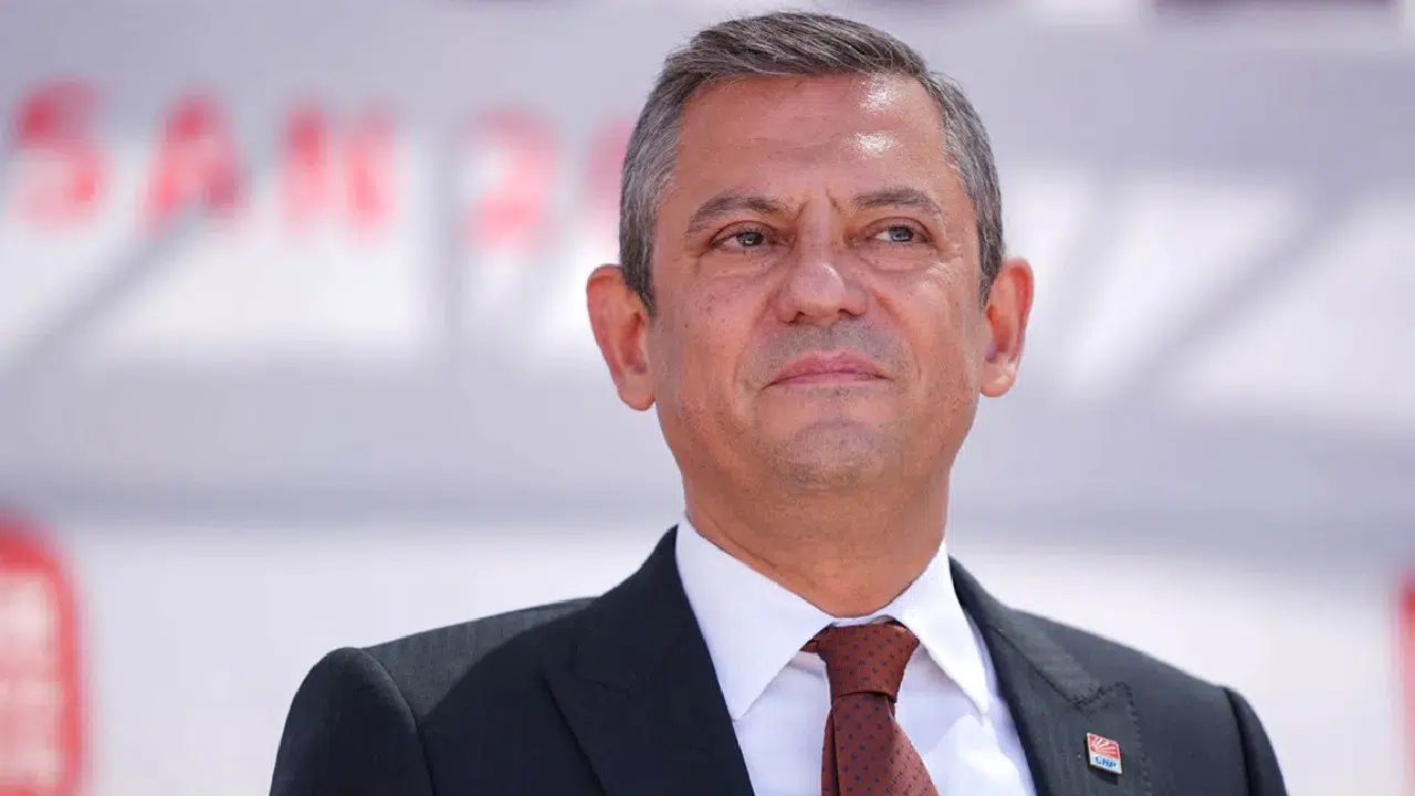 Özgür Özel’den Tuzla’da demokrasi vurgusu: Seçimle gelen, seçimle gitmeli