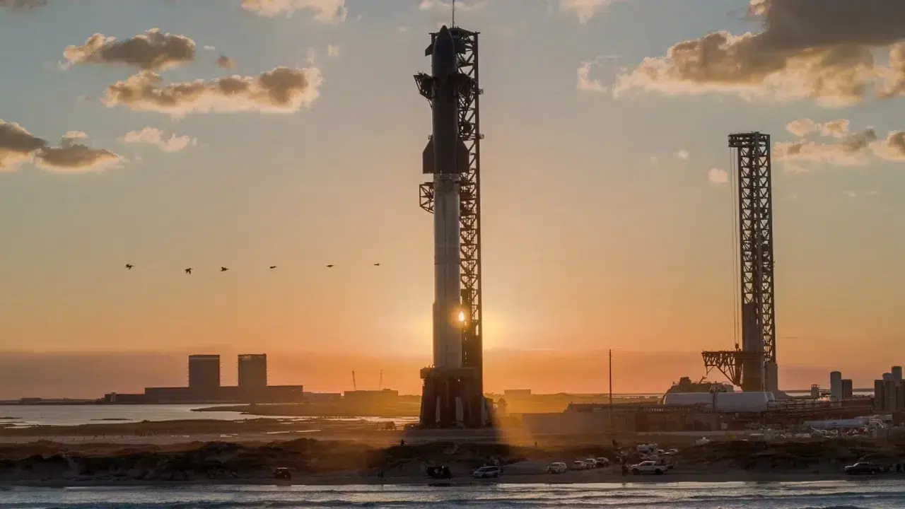 SpaceX Starship roketi 11’inci test uçuşunu başarıyla tamamladı