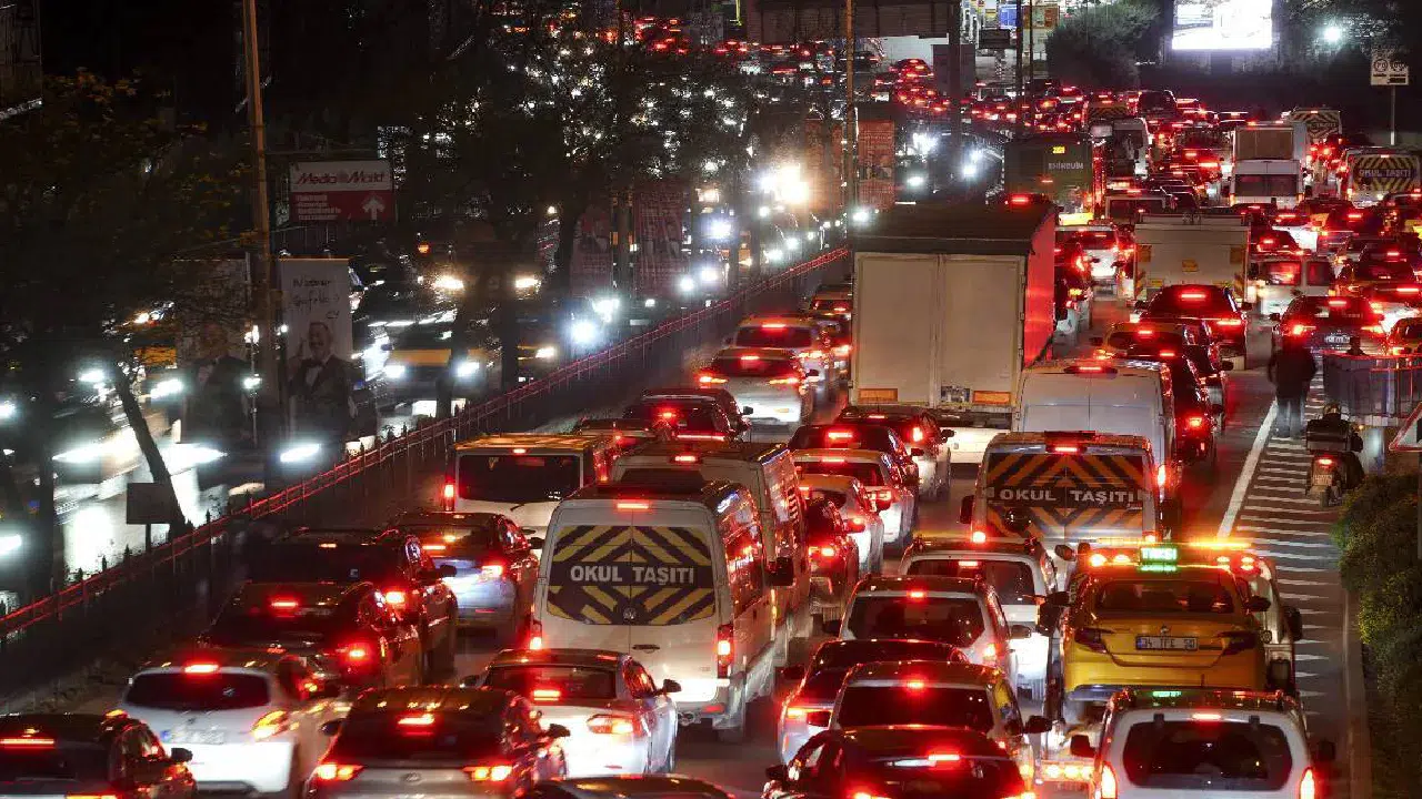 İstanbul’da mesai sonu trafik çilesi: Yoğunluk yüzde 87’ye çıktı