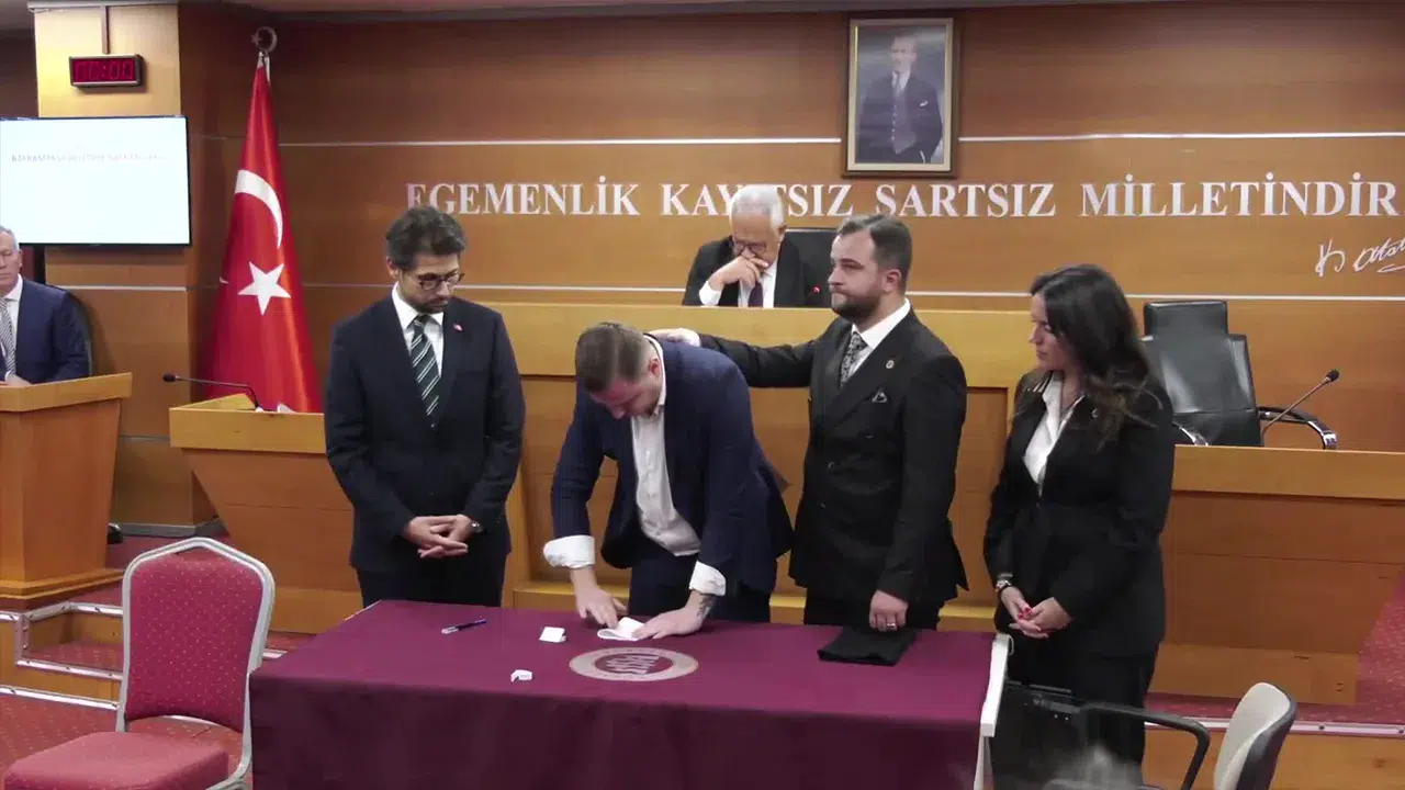 CHP'nin adayının seçildiği Bayrampaşa seçimi iptal edildi!