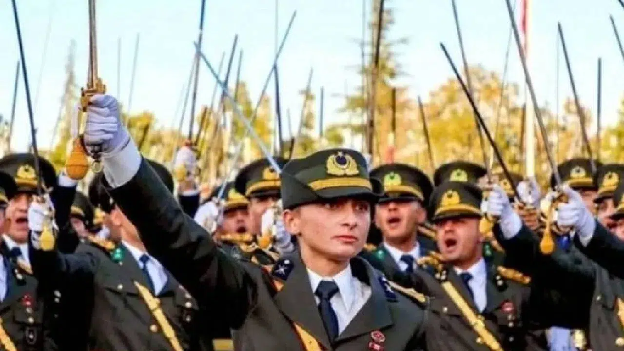 Özgür Özel: Sırf bizi çıldırtmak için dört kadın teğmeni ordudan ihraç ettiler