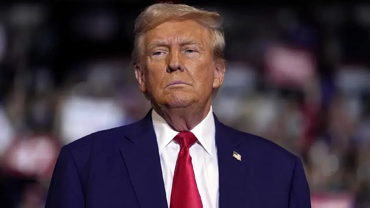 Trump’tan kapanma hamlesi: Askerlerin maaşları ödenecek, binlerce federal çalışan işten çıkarıldı