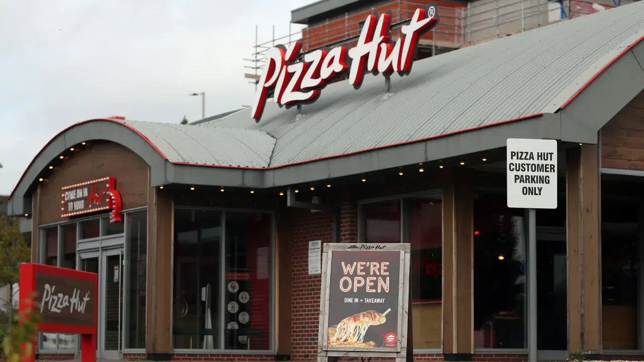 Pizza Hut İngiltere’de iflas etti: 68 restoran kapanıyor