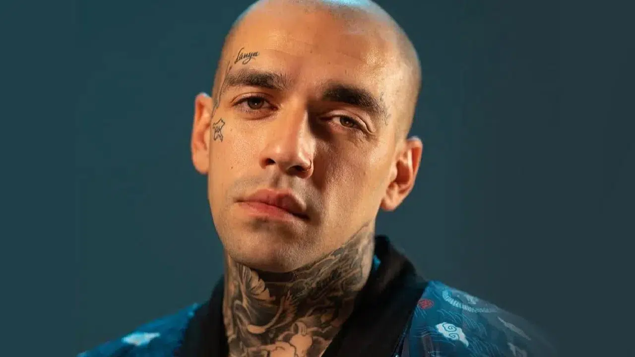 Ezhel’in Birleşik Krallık turnesi vize engeline takıldı: Konserler ertelendi