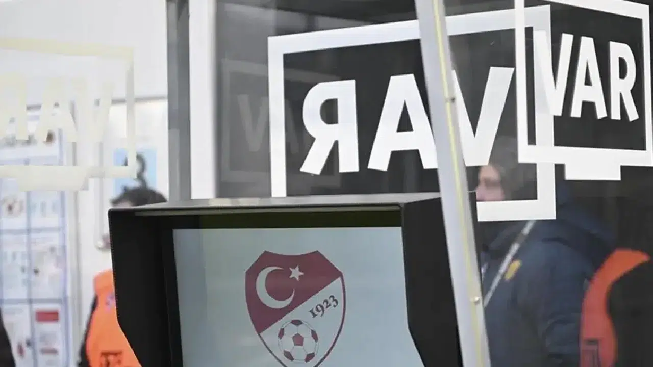 Galatasaray - Beşiktaş derbisinde hakemler belli oldu