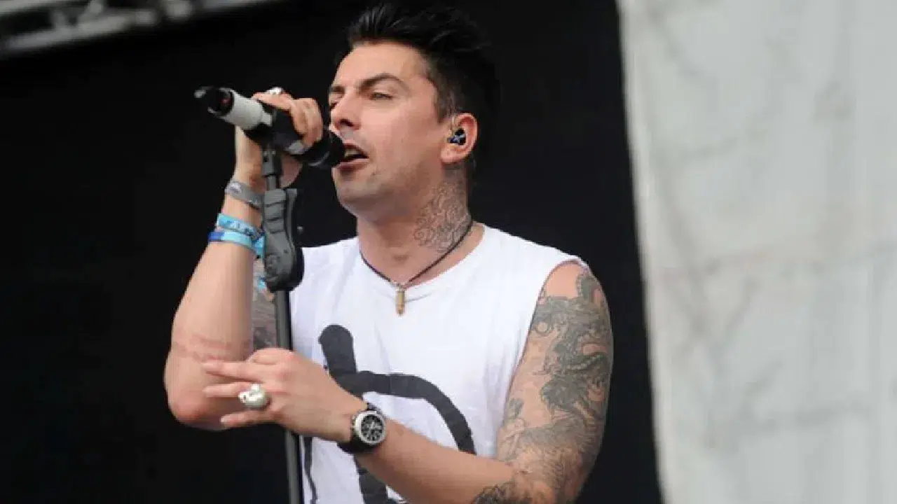 Çocuk istismarından hüküm giyen rock grubu solisti hapiste öldürüldü