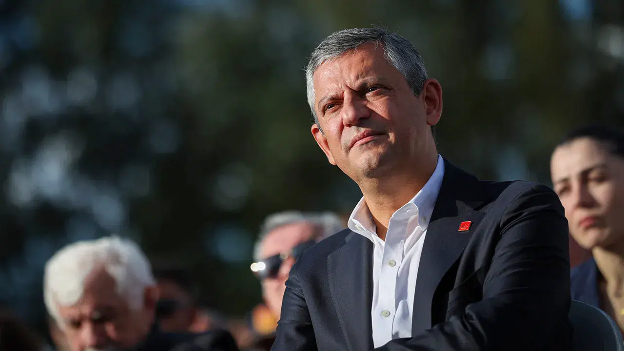 İstanbul'un kurtuluşunun 102. yıldönümünde Özgür Özel'den "Geldikleri gibi giderler" mesajı