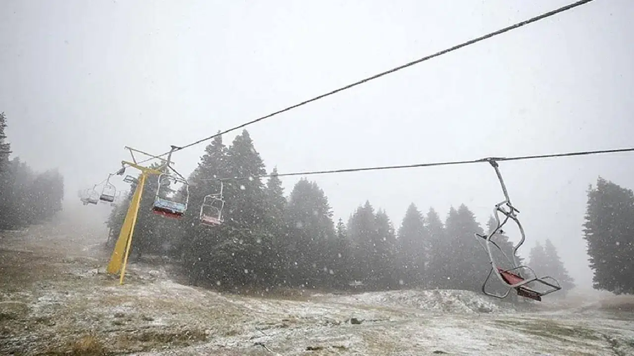Uludağ'a mevsimin ilk karı yağdı