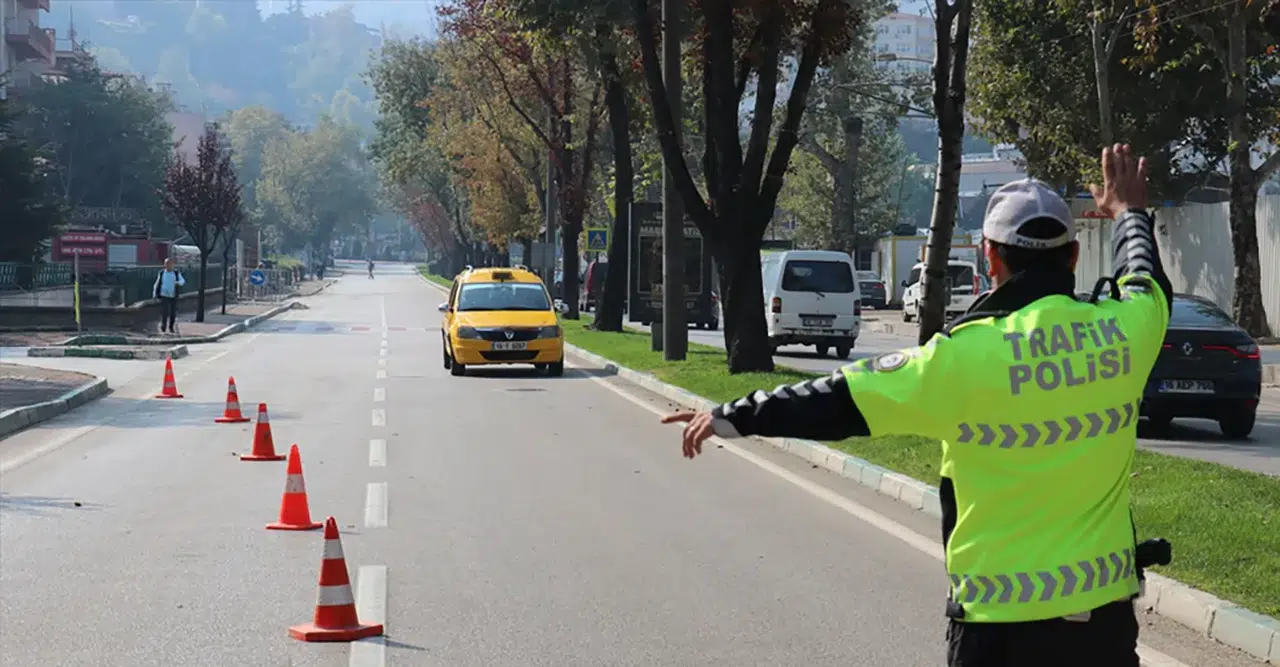 Ali Yerlikaya: Trafik cezaları 1 Ocak 2026’da yürürlüğe girecek, radar ve gereği yapıldı aplikasyonları geliştiriliyor