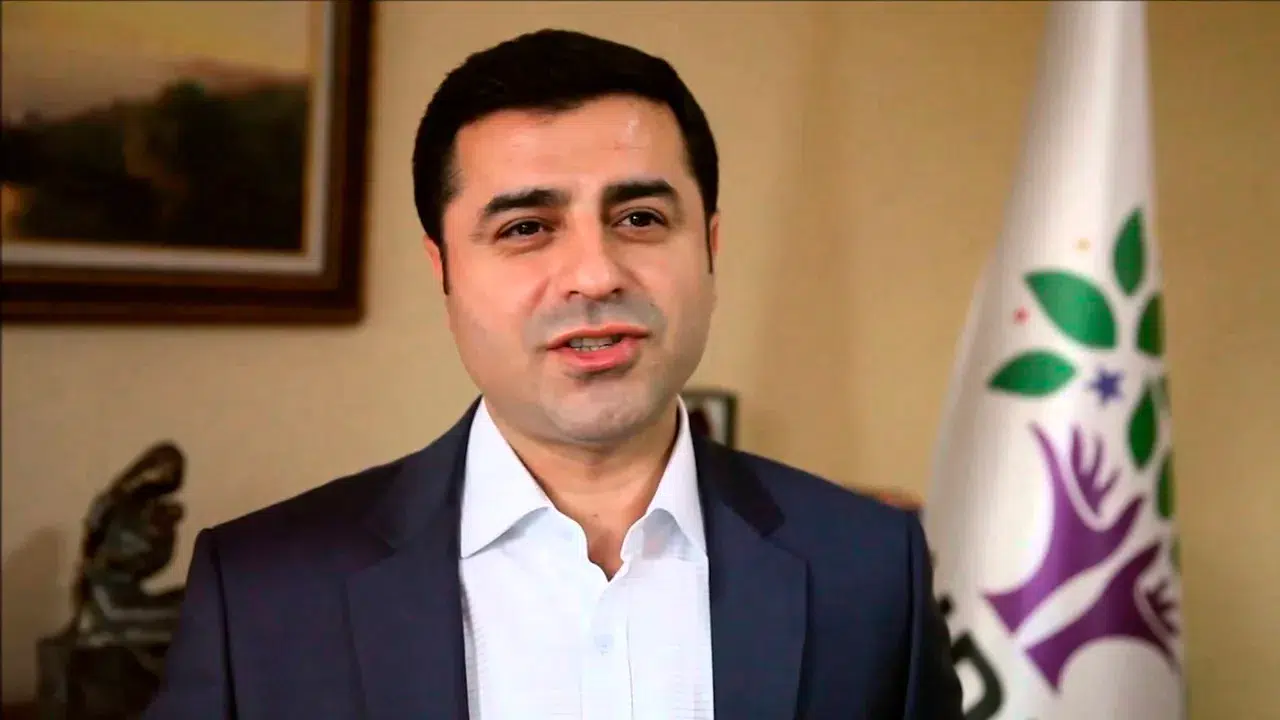 CHP, cezaevinde bulunan Selahattin Demirtaş'ı ziyaret etti