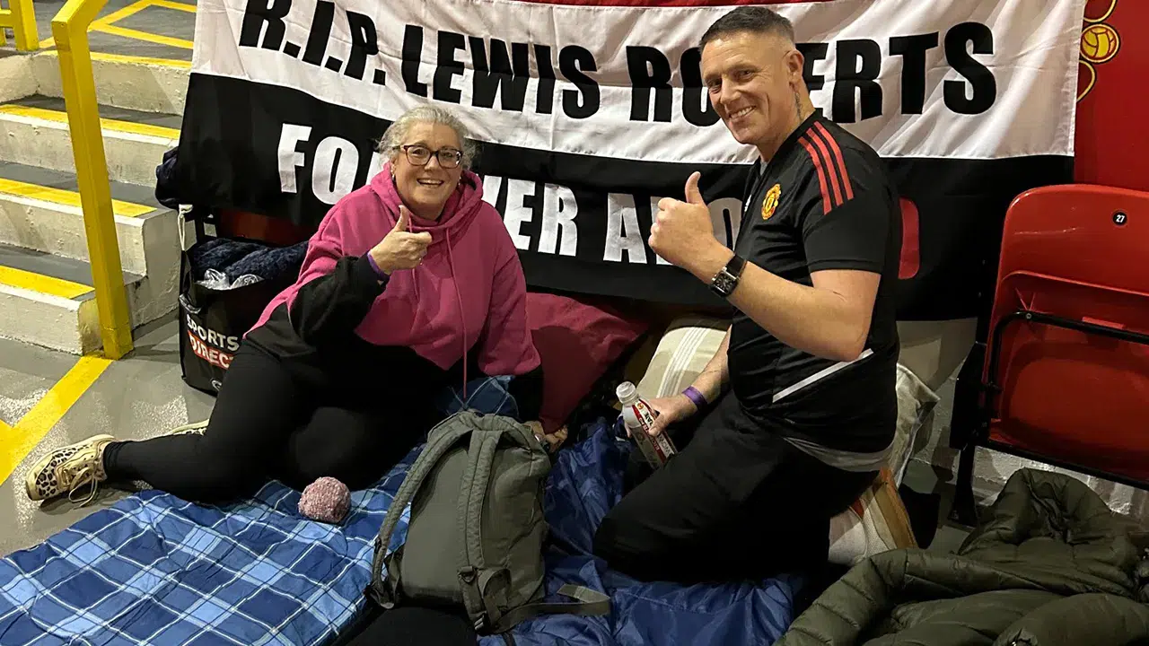 İngiliz devi Manchester United stadını evsizlerin konaklaması için açtı