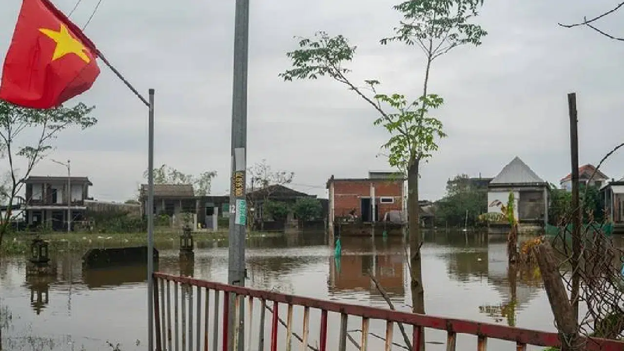 Vietnam’da şiddetli yağış felaketi: 90 ölü, 9 kayıp