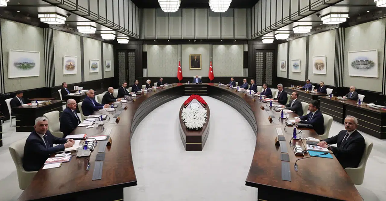 Cumhurbaşkanlığı Kabinesi toplanıyor: Gündemde “Terörsüz Türkiye” süreci ve ekonomi var
