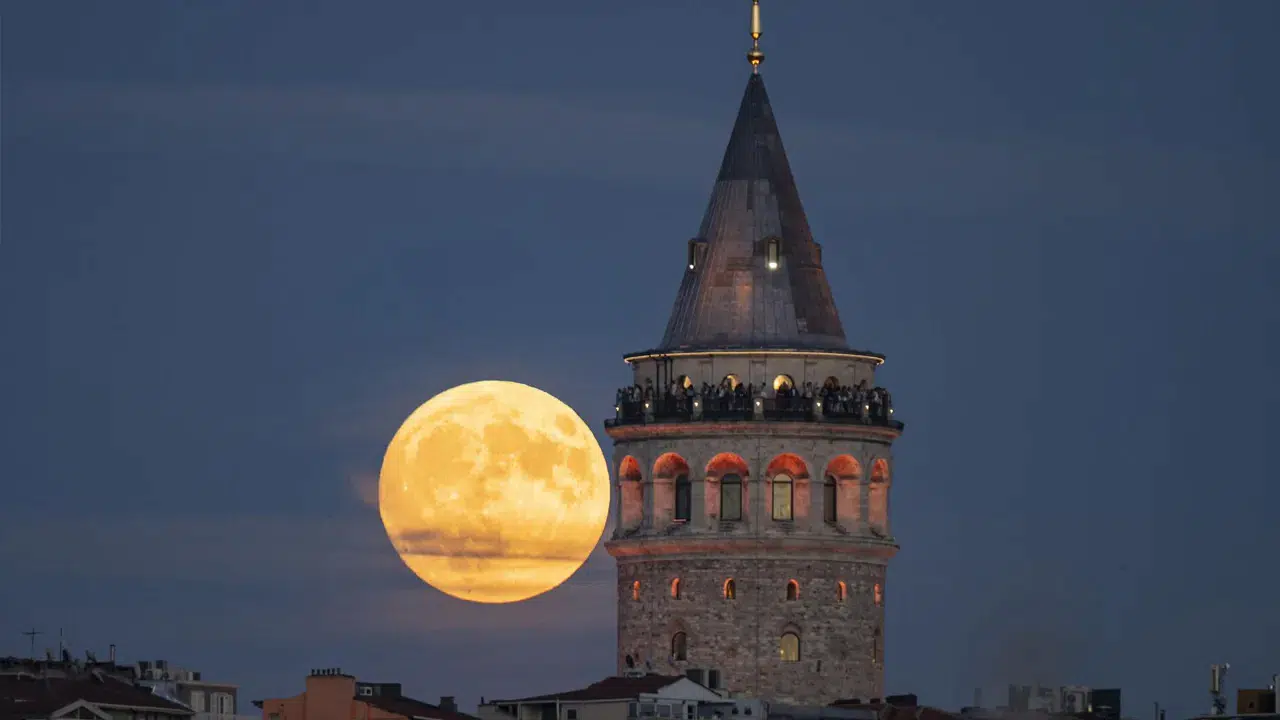 Süper Ay 2025 ne zaman? Kasım Dolunayı bu akşam gökyüzünde zirve yapacak!