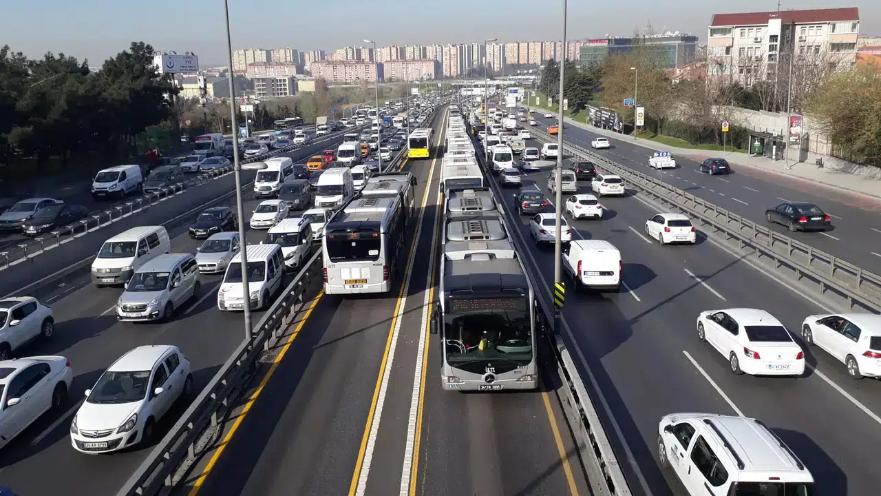 İstanbullular dikkat: Metrobüs'ün güzergahı değişiyor!