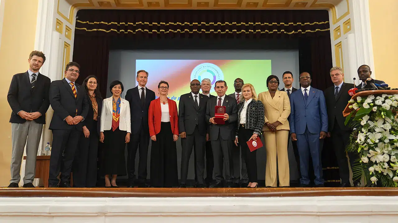 Galatasaray Başkanı Dursun Özbek'e 'Frankofon Kişiliği Ödülü'