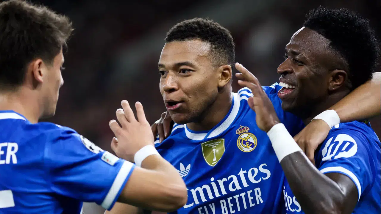 Şampiyonlar Ligi'nde Mbappe'den 7 dakikada hat-trick: Real Madrid 7 gollü gecede kazandı