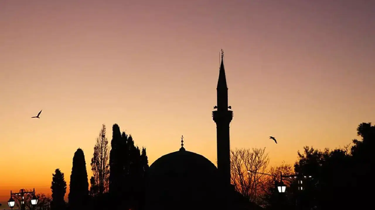 Üç aylar ne zaman başlıyor? 2025 Recep Ayı ve Regaib Kandili tarihi ne zaman?