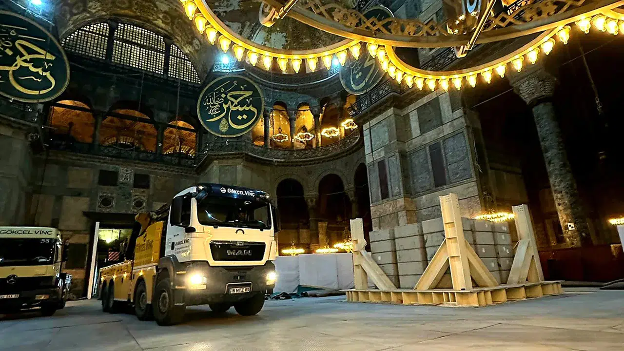 Kültür Bakanlığı, Ayasofya'ya kamyon sokulduğuna dair iddiaları yalanladı