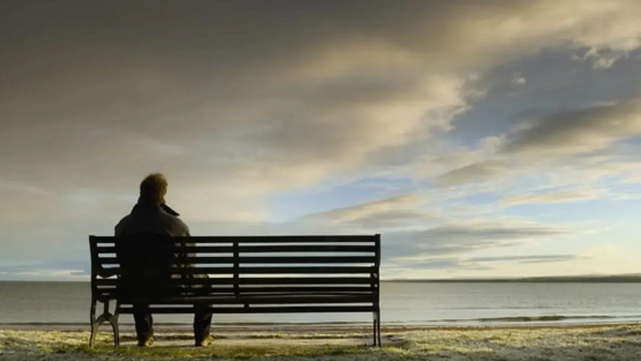 Kadınların ve erkeklerin yalnızlığı arasındaki fark tartışma yarattı: Kadınlarınki tercih, erkeklerinki zorunlu mu?