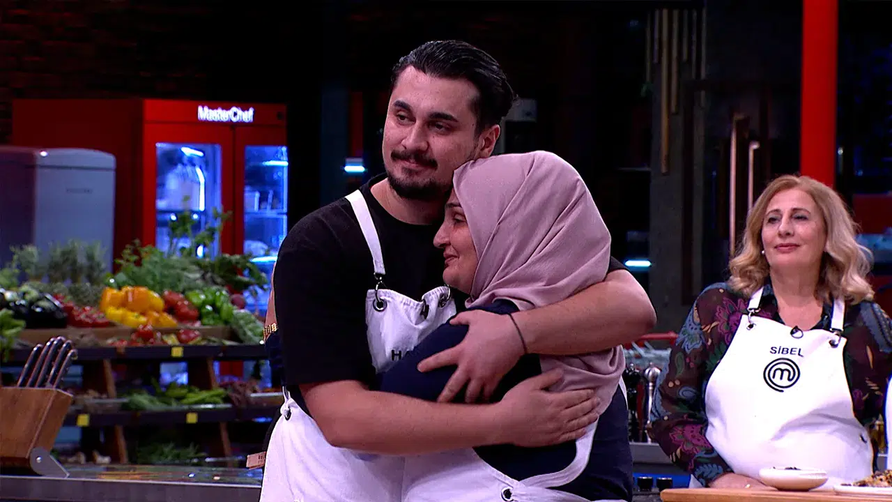 MasterChef kaptanlık oyununu kim kazandı? 23 Kasım 2025 Pazar kaptan kim oldu? Mavi ve kırmızı takımda hangi isimler var?