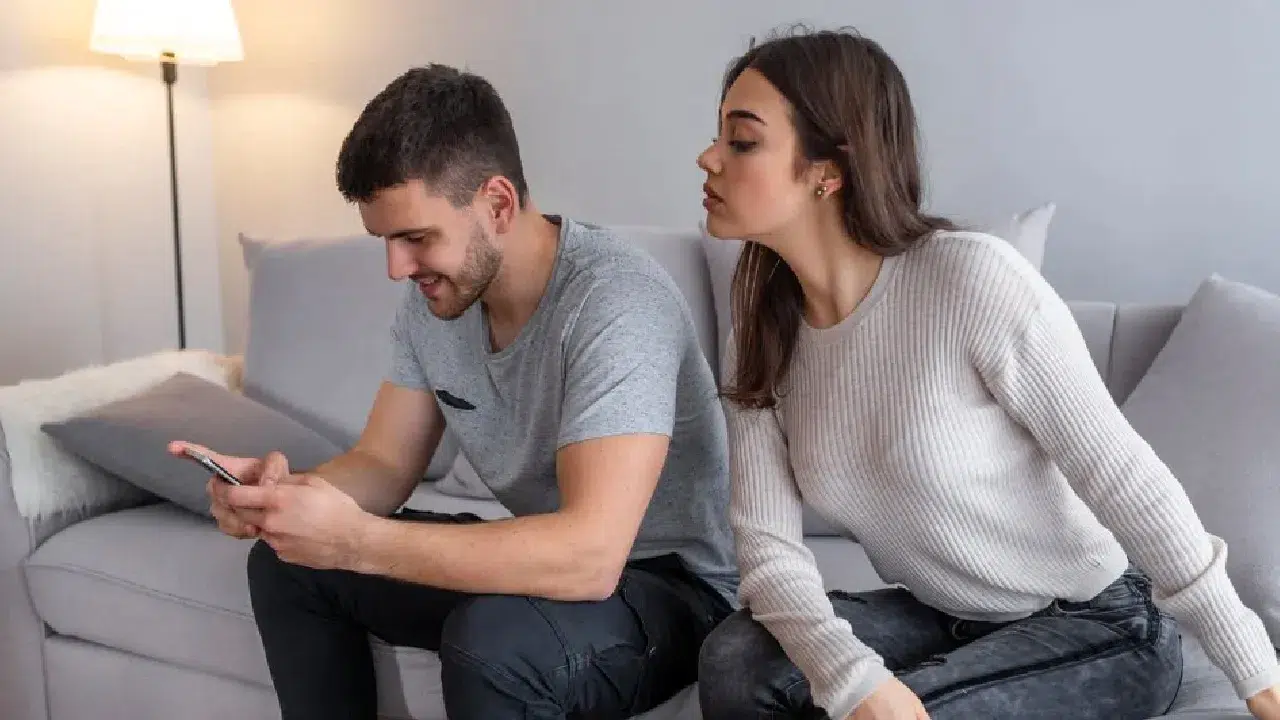 Partnerinize güveniyor musunuz? İşte güven eksikliğinin 10 işareti